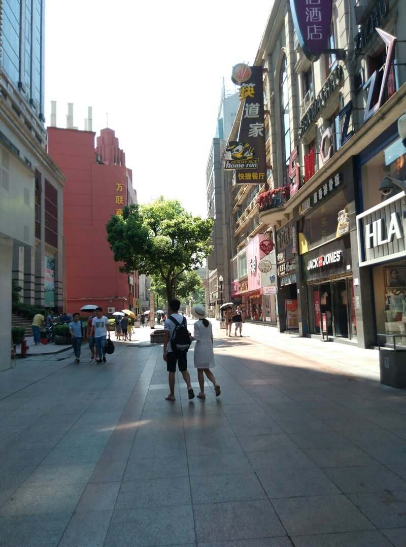 客厅地砖选购指南：打造理想居住空间的关键一环
